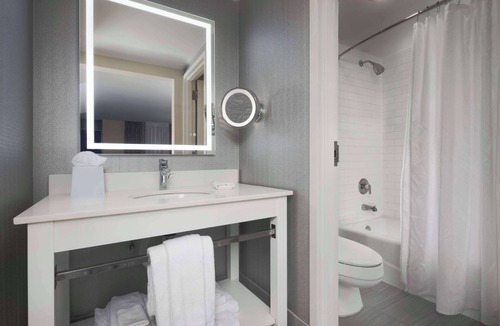 Manhattan Hotel | DoubleTree by Hilton Manhattan, KS