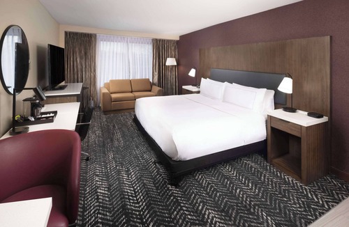 Manhattan Hotel | DoubleTree by Hilton Manhattan, KS