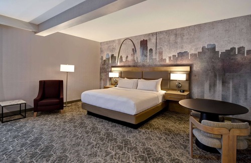 Airport Township Hotel | DoubleTree by Hilton St. Louis Airport