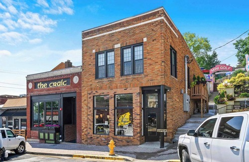 Parkville Apartment | Downtown 1BR Parkville Walkable Dining & Shops