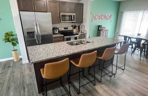Spokane Villa | Downtown 3/2, garage, EV Charger, private yard, walk to arena!