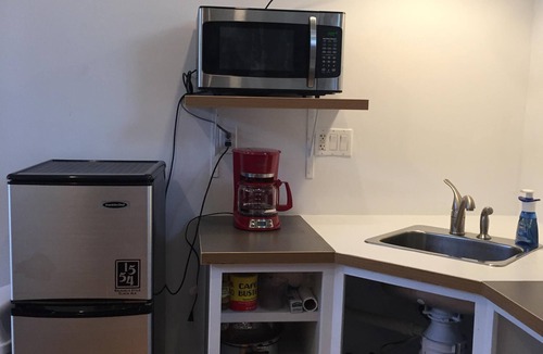 Lockhart Apartment | Downtown Art Studio Apartment