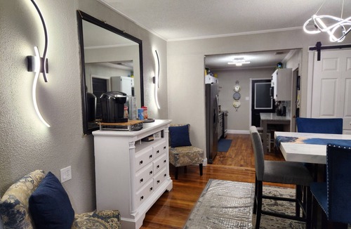 Southside House | Downtown Bound/Riverwalk 5mi/Alamo 5mi/Missions/AF BMT/Pearl/Trails