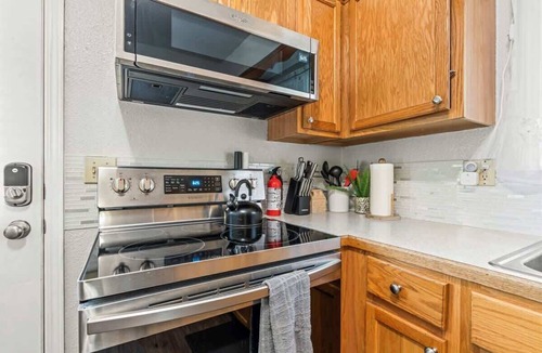 Caldwell House | Downtown Caldwell | Golf Course View | Near I-84 | Fast WiFi | Sleeps 5