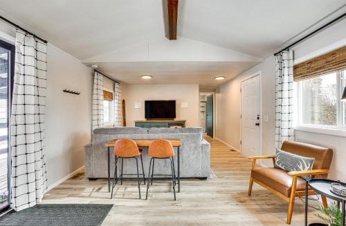 Cascade House | Downtown Cascade Vacation Rental < 1 Mi to Lake!