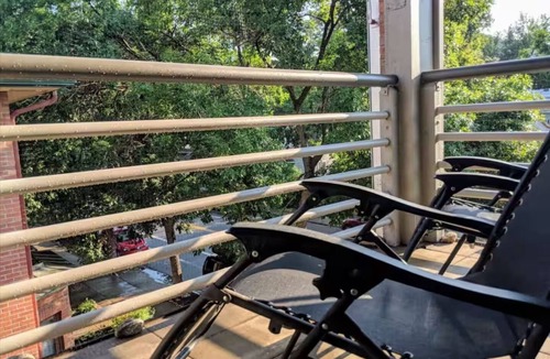 Goss - Grove Condo | Downtown Creekside Retreat