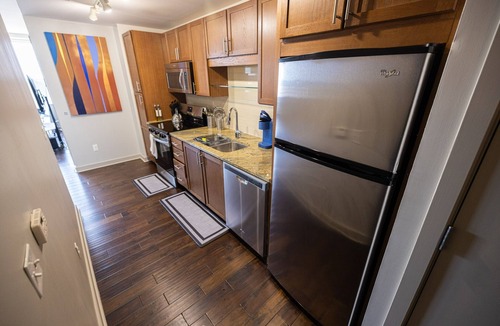 Downtown Dallas Apartment | Downtown Dallas - King Bed + Free Parking - Pool