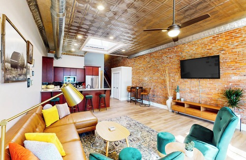 Muncie Apartment | 'downtown Delight' w/Patio! 1 Mi to Ball State