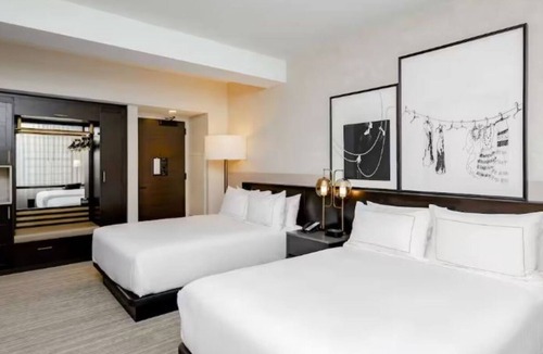 Downtown Des Moines Hotel | Downtown Des Moines Iconic Hotel Offering Timeless Charm and Comfort - 2 Units
