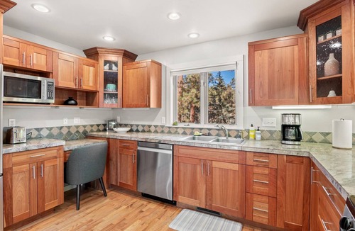 Kerr Gulch House | Downtown Evergreen & 10miles to Red Rocks Amphitheatre equipped for long stays