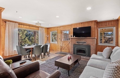 Kerr Gulch House | Downtown Evergreen & 10miles to Red Rocks Amphitheatre equipped for long stays