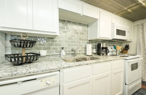 Denton Apartment | Downtown Hideaway on trendy Denton square