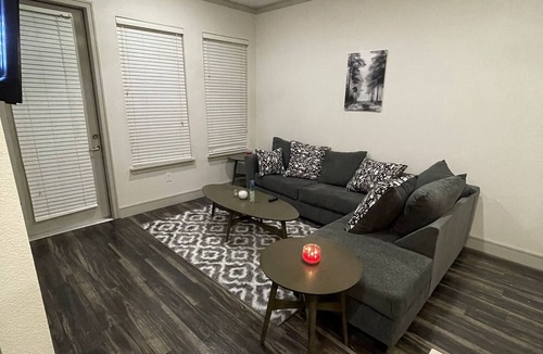 Central Business District Apartment | Downtown Houston Mid-Rise luxury stay
