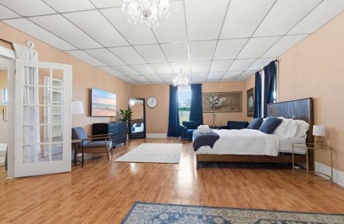 Downtown House | Downtown Lafayette 4BR Home with Parking