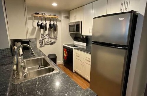 LoDo Condo | Downtown Larimer Square with free parking and amenities!