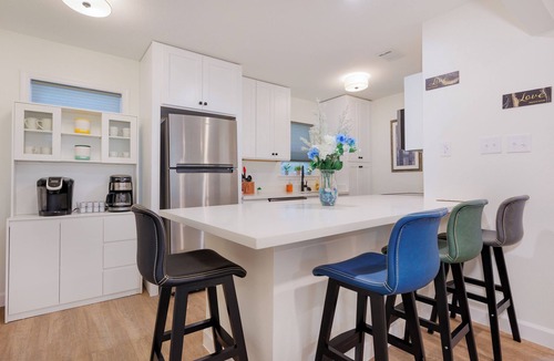 Biloxi Condo | Downtown Ocean Springs Getaway w/pool and optional golf cart