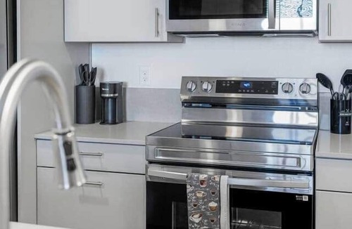 Central Oklahoma City Condo | Downtown OKC Luxury Stay –Fast Wi-Fi & 2 King Beds