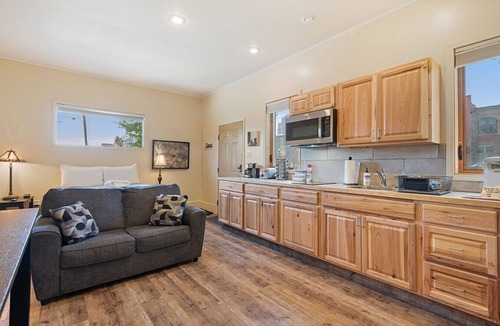 Baker City Cottage | Downtown Retreat - Cozy Getaway! Studio for 2, Local Golfing 50% Off!