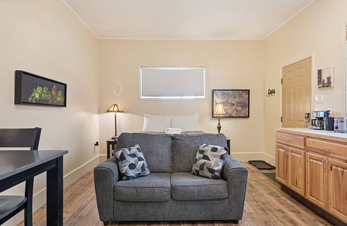Baker City Cottage | Downtown Retreat - Cozy Getaway! Studio for 2, Local Golfing 50% Off!