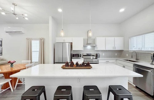 Denver Heights House | Downtown+Riverwalk 2 miles BMT Grad 1 mile to Alamodome