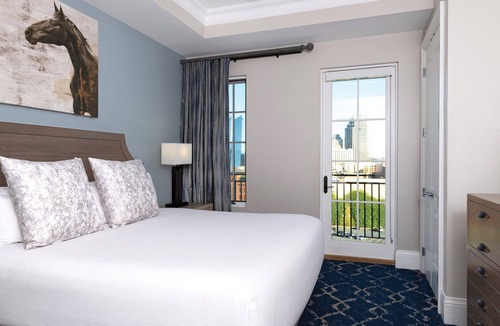 Downtown San Antonio Resort | Downtown San Antonio Resort close to RiverWalk and The Alamo with Rooftop Pool and Hot tub
