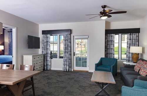Downtown San Antonio Resort | Downtown San Antonio Resort close to RiverWalk and The Alamo with Rooftop Pool and Hot tub