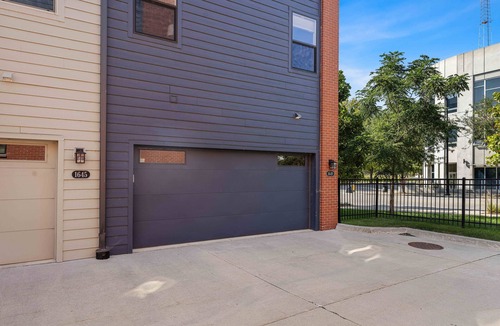Downtown Des Moines House | Downtown Skyline Views in Modern Townhome with Rooftop Patios