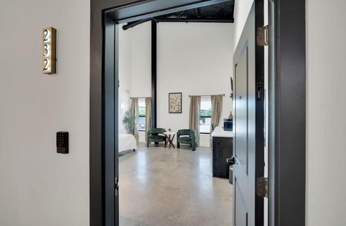 Midlothian Apartment | Downtown Stay at The Lawson -232