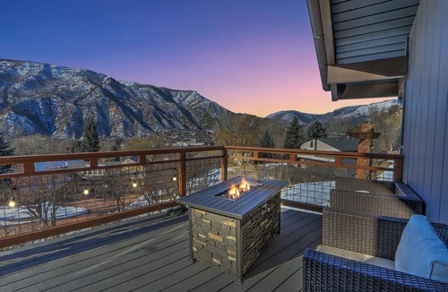 Glenwood Springs House | Downtown with Scenic Mountain Views