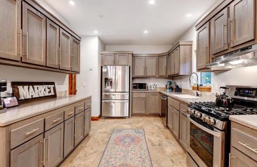 Winter Park House | Downtown WP Villa 1 I Private Hot Tub I Views I Activity Program