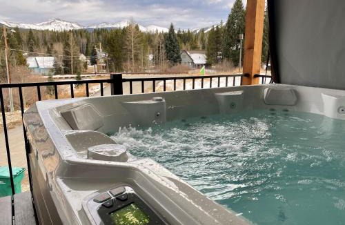 Winter Park House | Downtown WP Villa 1 I Private Hot Tub I Views I Activity Program