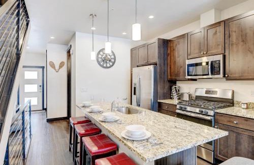 Winter Park House | Downtown WP Villa 262 I Rooftop Hot Tub I Great Views