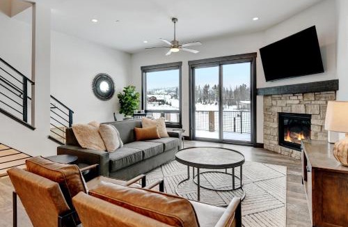 Grand Park House | Downtown WP Villa 38 I Private Hot Tub I Great Views I Activity Program