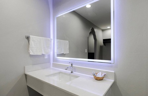 Midtown Hotel | Downtowner Inns - Houston Downtown