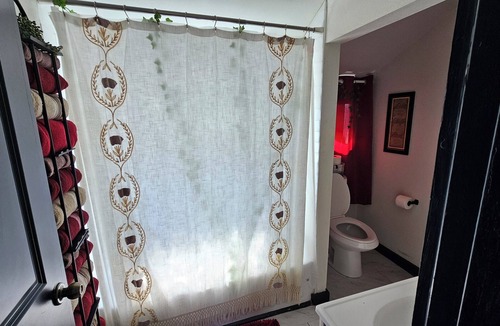 Des Moines Bed & Breakfast | Drake Ivy Barn