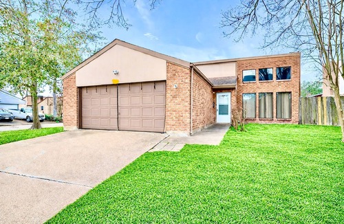 Addicks House | Dream Home!Bright & Spacious 2 Bedroom Bungalow-Garage-Huge Park-Medical Centers