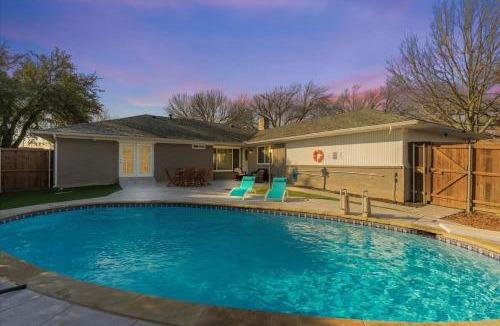 Garland House | Dream Vacation Home with Pool for Large Groups