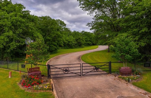 Myra Cabin | Dreamcatcher elite cabins and events 3BDR 2bth retreat in Saint jo TX