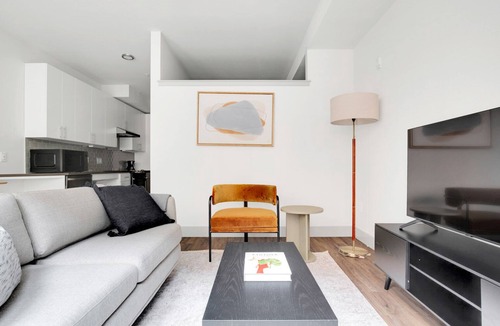 West Bellevue Apartment | Dreamy Bellevue 1BR w/Gym & Roof Lounge, easy commute, by Blueground