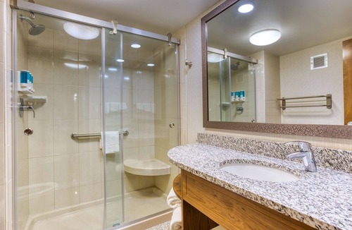 Collinsville Hotel | Drury Inn & Suites St. Louis Collinsville