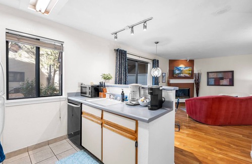 Englewood Apartment | DTC Apartment! Extended Stays, Free Parking & Fast WiFi!