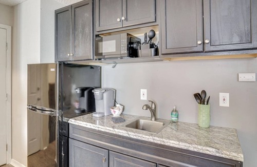 Englewood Apartment | DTC Studio! Free Parking & Fast WiFi!