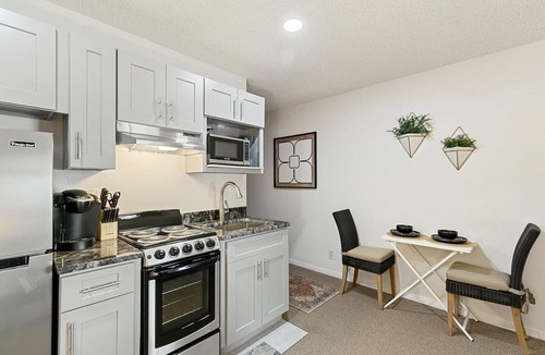 Englewood Apartment | DTC Studio w/Kitchenette, Fast WiFi,Free Parking!