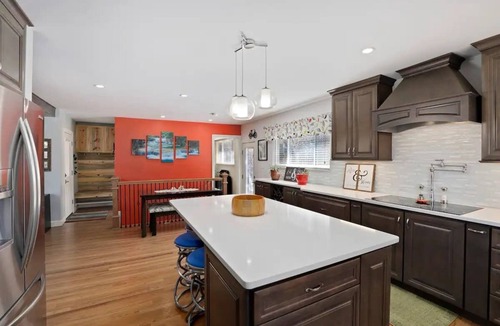 University Park House | DU Haven: Hot Tub, Outdoor TV Lounge &3 Full Baths