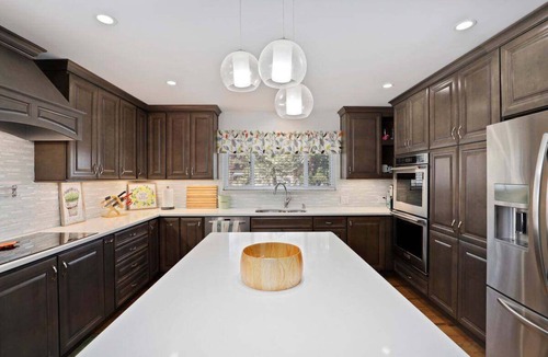University Park House | DU Haven: Hot Tub, Outdoor TV Lounge &3 Full Baths