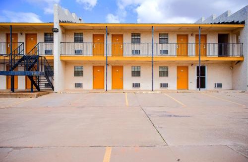 Duncan Hotel | Duncan Inn by OYO, OK - Hwy 81 Near Chisholm Casino