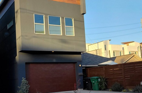 Washington Ave./ Memorial Park House | DwellHTX Modern Designer Home 1 mi frm Downtown 2-Story Getaway w/Views