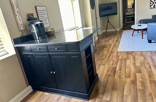 Downtown Lincoln Condo | Dwntwn short walk to stadium, PBank Arena & Haymarket, parking pass! Sleeps 4!