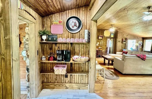 Tahlequah Cabin | Eagle Rock Cabin Illinois River view