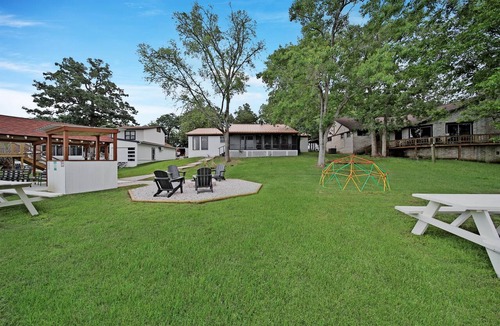 Trinity House | Eagle's Cove: Lake Livingston Waterfront Retreat